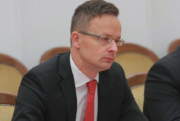 Паспортный скандал: министр иностранных дел Венгрии попал в базу «Миротворца»