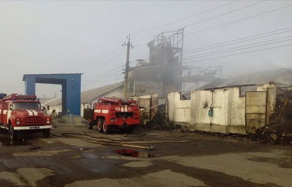 В Харьковской области горели склады с зерном