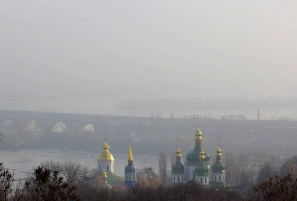 Украинцев предупреждают о туманах и порывах ветра в понедельник