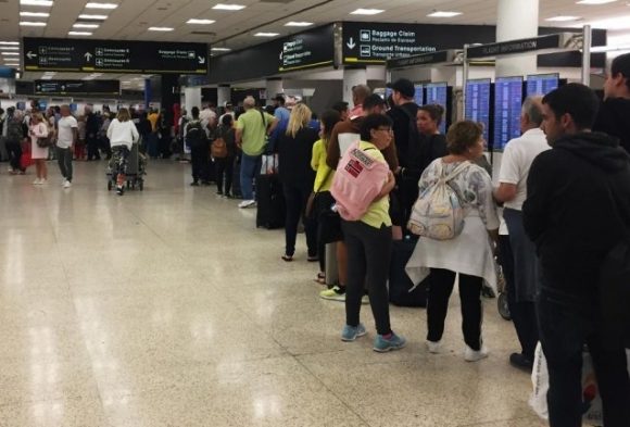 Аэропорт Нью-Йорка объявил о прекращении полетов из-за шатдауна