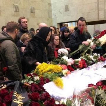 «Мои слезы, моя печаль»: как прошло прощание с Децлом в Москве